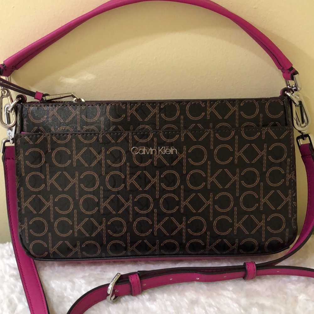 Calvin Klein Triple Compartment Shoulder/Crossbody bag. $120 retail. Like new.